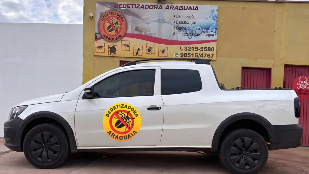 Veículo da Dedetizadora Araguaia em atendimento em palmas